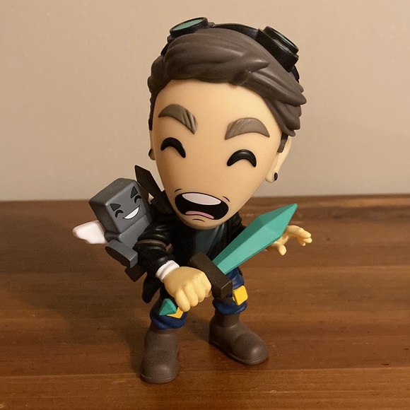 Dan TDM Vinyl Figure - Picture 2 of 12